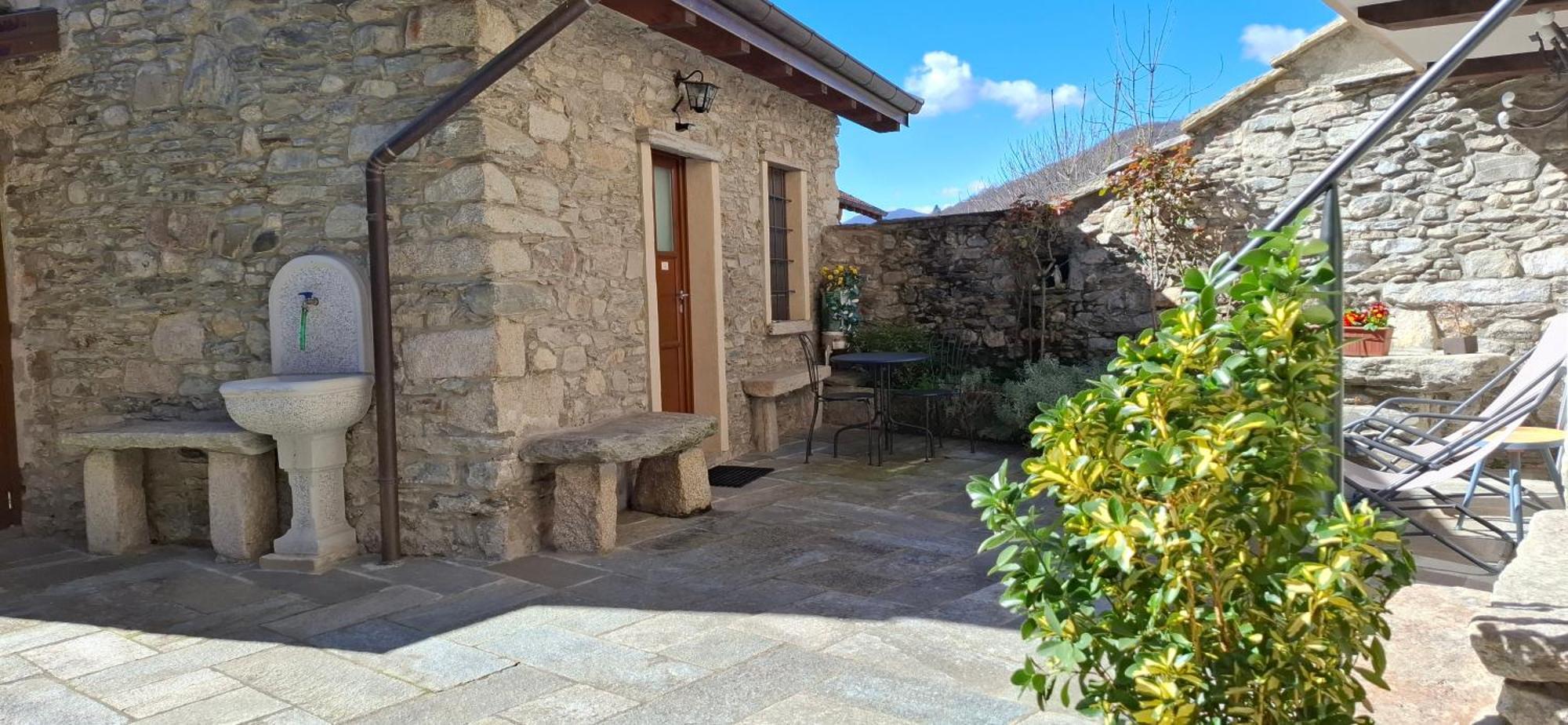 Casa Elisa Affittacamere Armeno Exterior photo